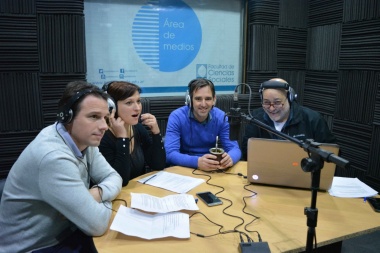 Con un programa especial, Sociales homenajeó a la radio argentina
