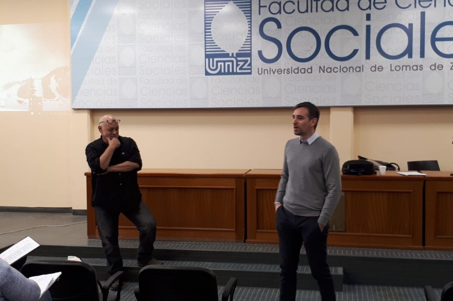 El decano Gustavo Naon participó del encuentro y dio la bienvenida a las y los docentes.