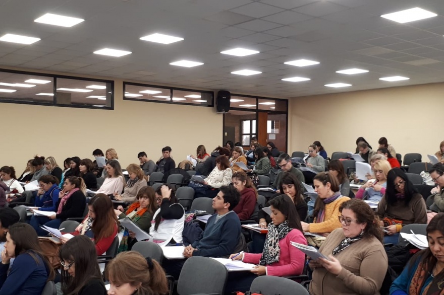 Casi un centenar de escuelas dijo presente en la Facultad de Ciencias Sociales.