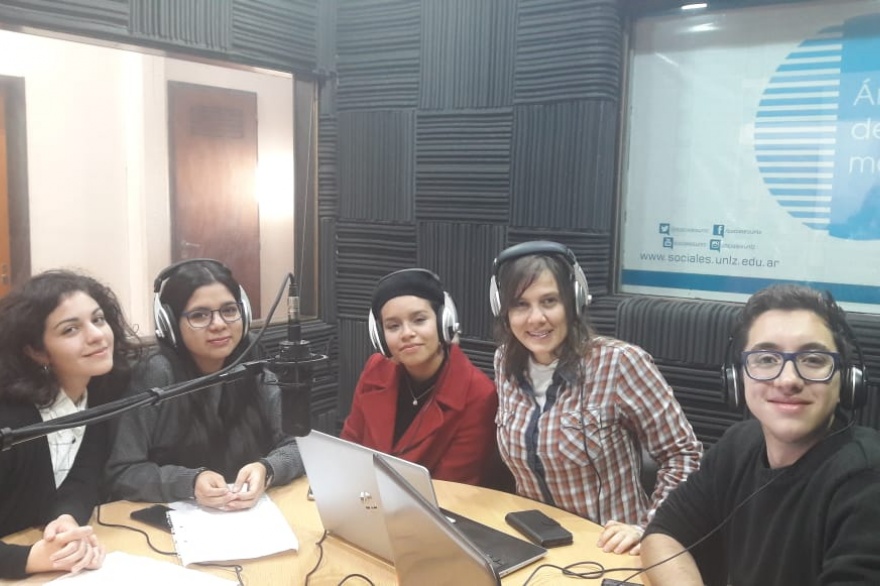 Ornella Testa, Luciana Barrios, Ariana Díaz y Marcos Cardoso en el estudio de Radio.