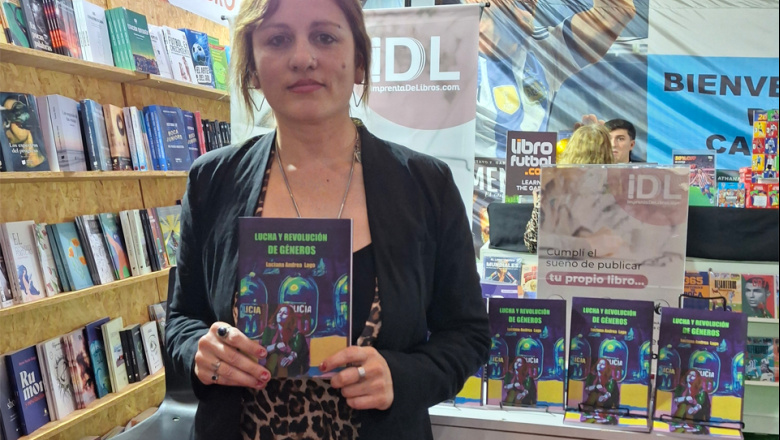 Móvil en la Feria del Libro: entrevista a la docente y polítologa Luciana Lago