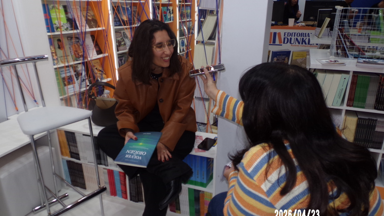 Móvil en la Feria del Libro: entrevista con la escritora Florencia Aznar