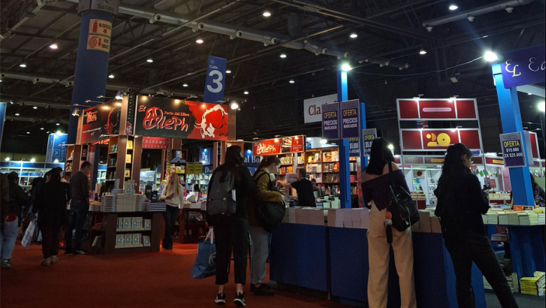 Móvil en la Feria del Libro: novedades del stand de la editorial Siglo XXI