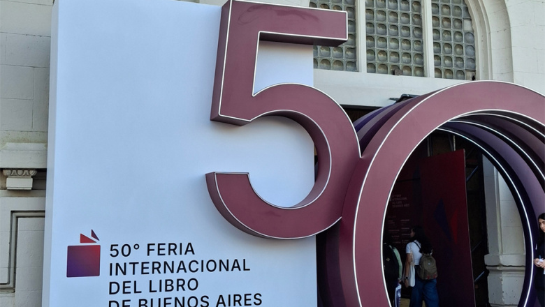 Móvil en la Feria del Libro: visita al stand “Perú nos une”