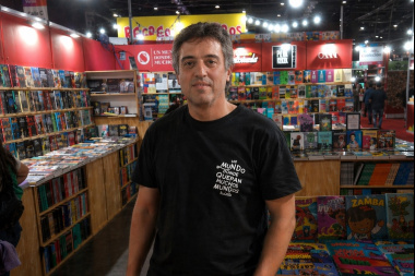 Móvil en la Feria del Libro: entrevista con el directorde la editorial Sudestada, Ignacio Portela