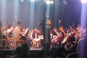 Detrás de la orquesta juvenil "Plato Volador" de Villa Albertida